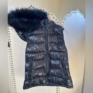 GAP puffy vest jacket with faux fur hood size XS great condition never worn